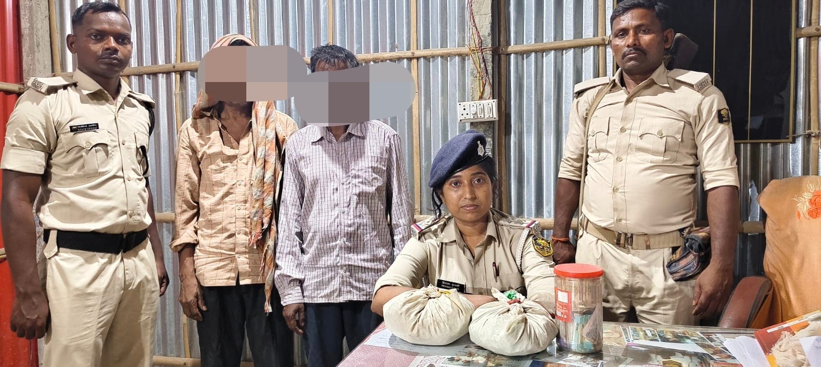 नक्कीपुर व कोलासी में 502 ग्राम गांजा के साथ दो तस्कर गिरफ्तार, 27,700 नकद बरामद