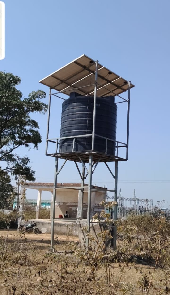 सारवां के देवपहरीनाथ मंदिर की जलमीनार खराब, श्रद्धालुओं को हो रही परेशानी