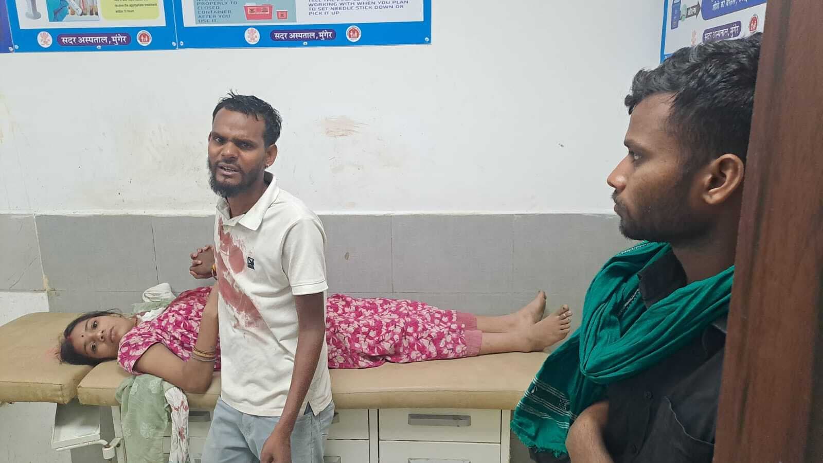 चचेरा देवर ने भाभी को मारी गोली, सदर अस्पताल में चल रहा इलाज