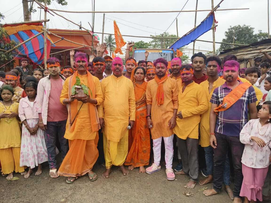 प्रतिमा विसर्जन में जुटी श्रद्धालुओं की भीड़