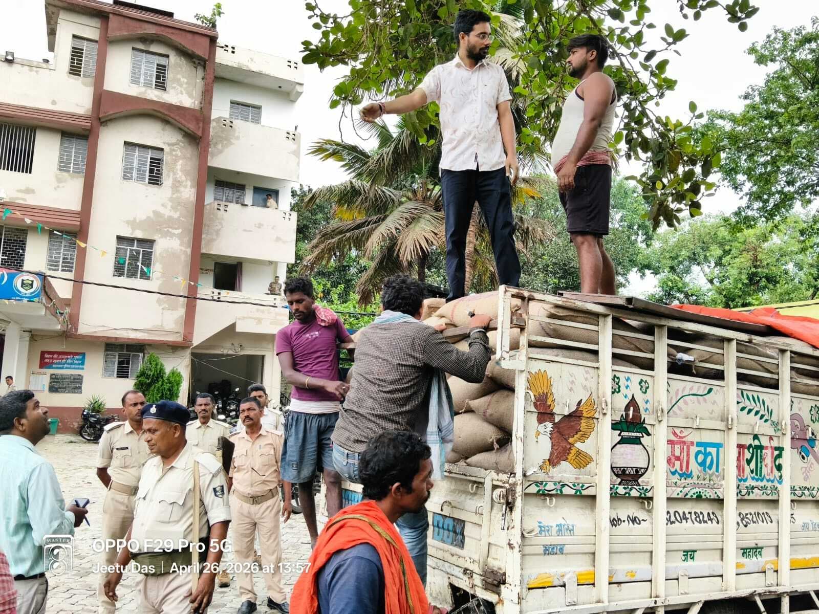 कालाबाजारी का 90 बोरा चावल जब्त
