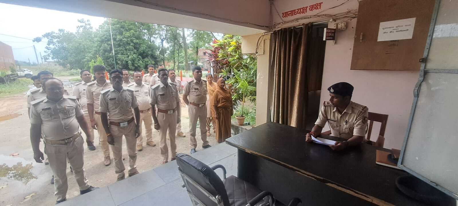 साप्ताहिक परेड में चौकसी बरतने का निर्देश