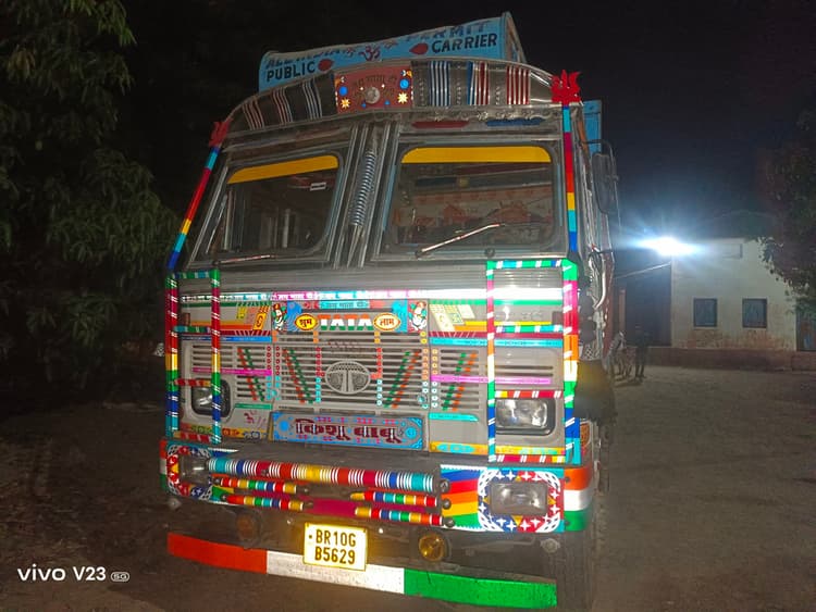 सारठ से गायब ट्रक को पुलिस ने किया बरामद, आरोपी को भेजा जेल