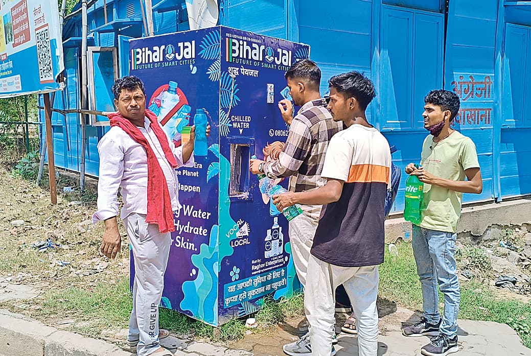 मगध मेडिकल में मरीज पी रहे उबला पानी, हीटवेव वार्ड छोड़ कहीं नहीं है वाटर कूलर