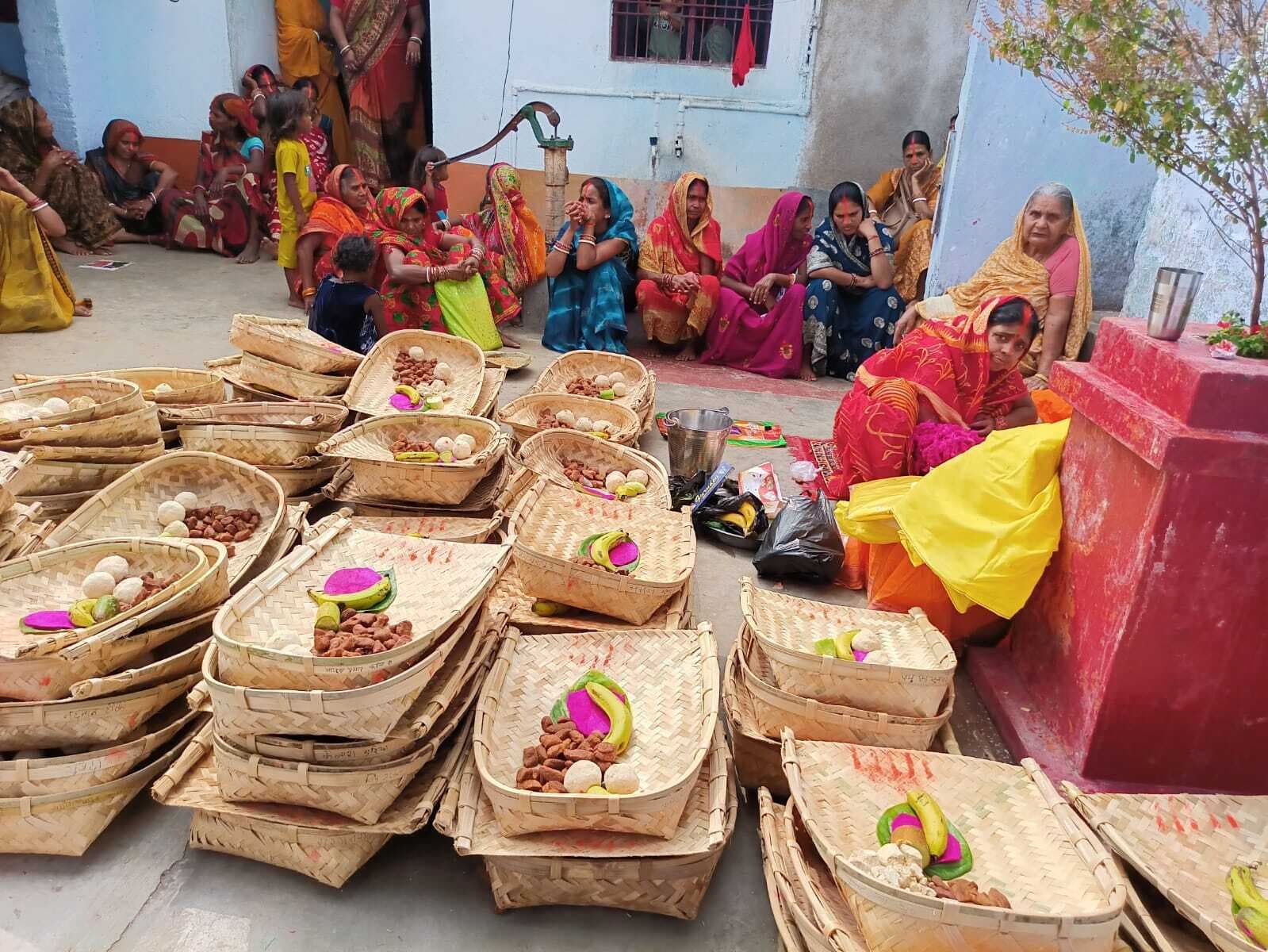 सूर्य आस्था का महासंगम: डोरा पर्व संपन्न, मिश्रा चक में उमड़ा जनसैलाब, दर्जनों बच्चों का हुआ मुंडन संस्कार