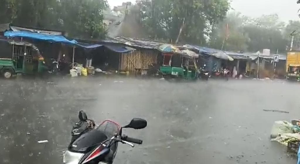 Giridih News :बगोदर में घंटे भर की बारिश से मिली गर्मी से राहत
