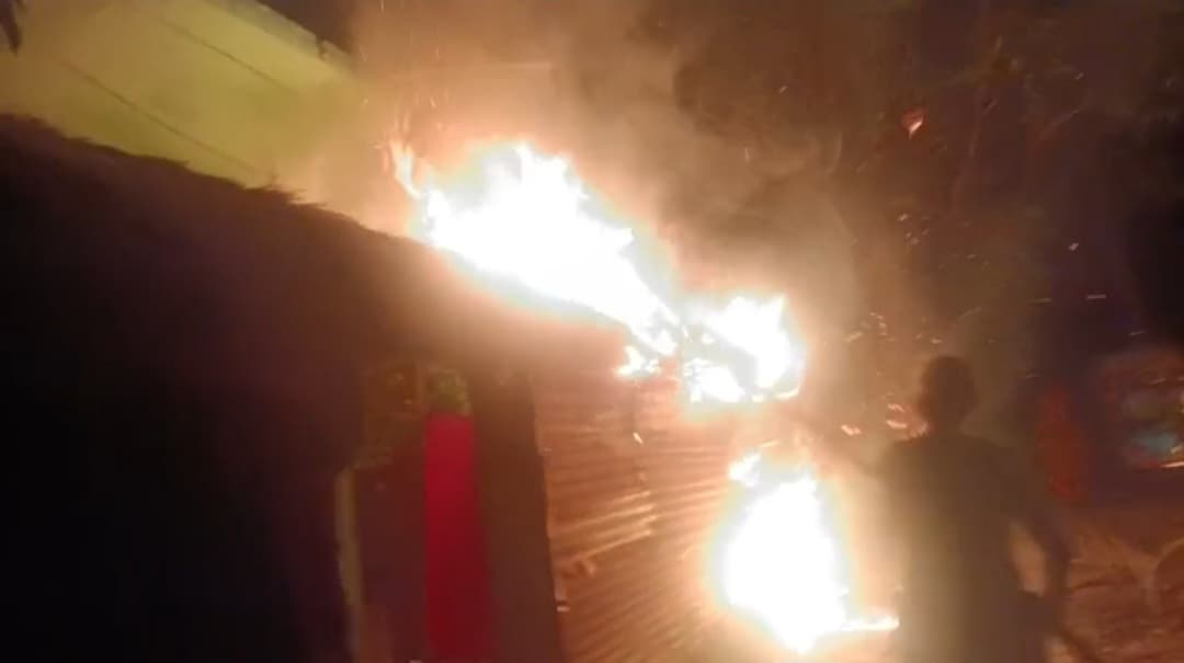 खाना बनाने के दौरान आग लगने से हजारों की संपत्ति जलकर राख