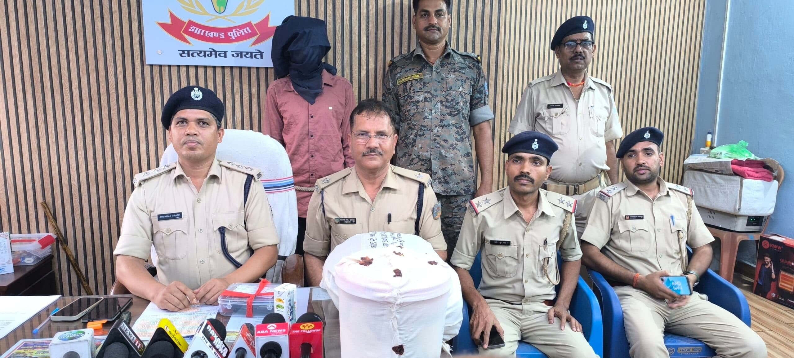 Giridih News :दो लूटकांड का उद्भेदन, गांजा व नशे का टैबलेट बरामद, एक गिरफ्तार