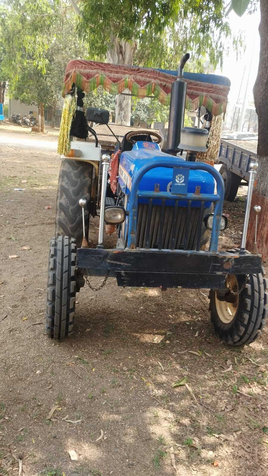 Giridih News :सीओ ने जब्त किया बालू लदा एक ट्रैक्टर