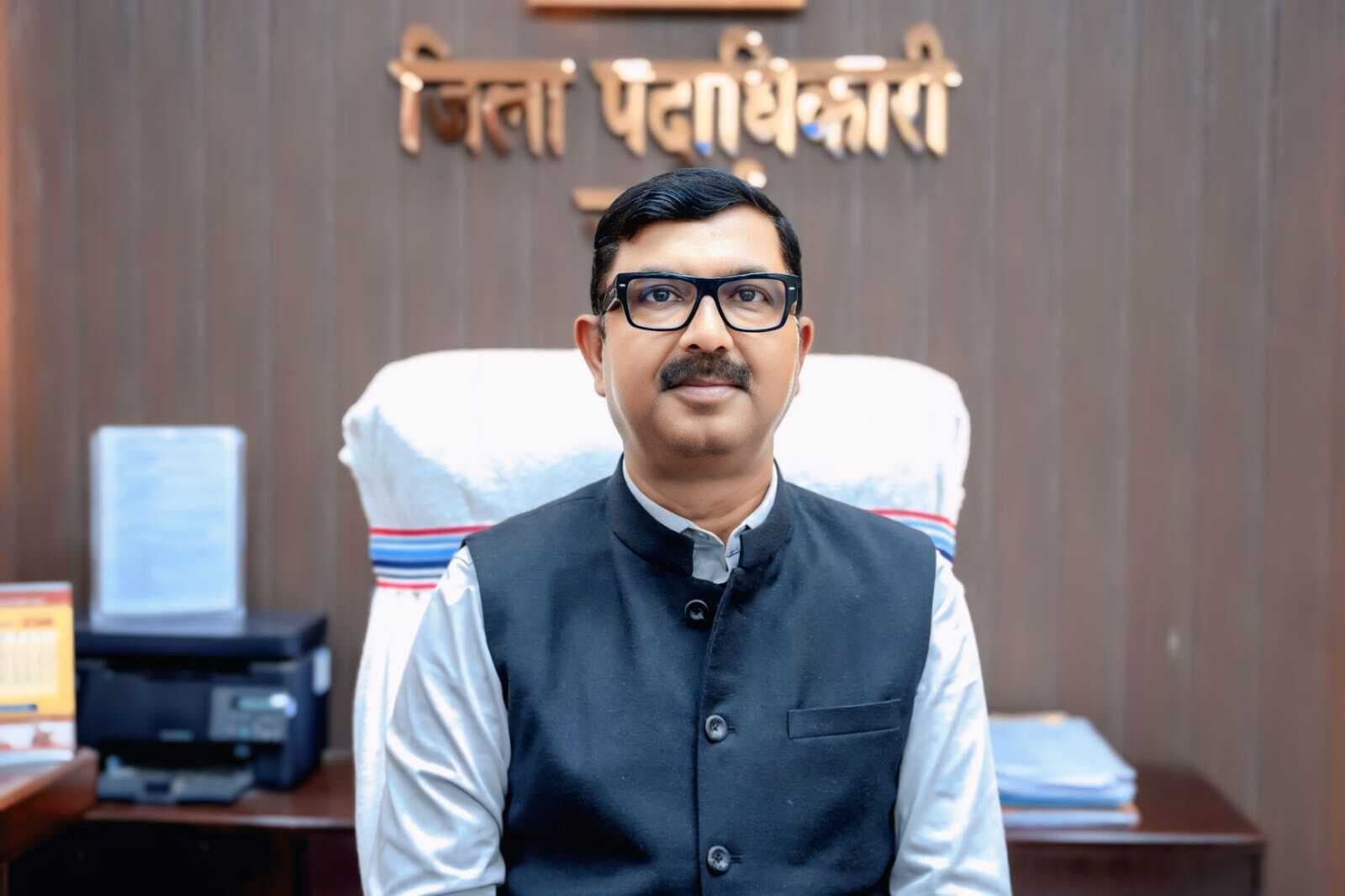 अवैध वसूली करने वाले फार्मासिस्ट की सेवा समाप्त,  एफआइआर का आदेश