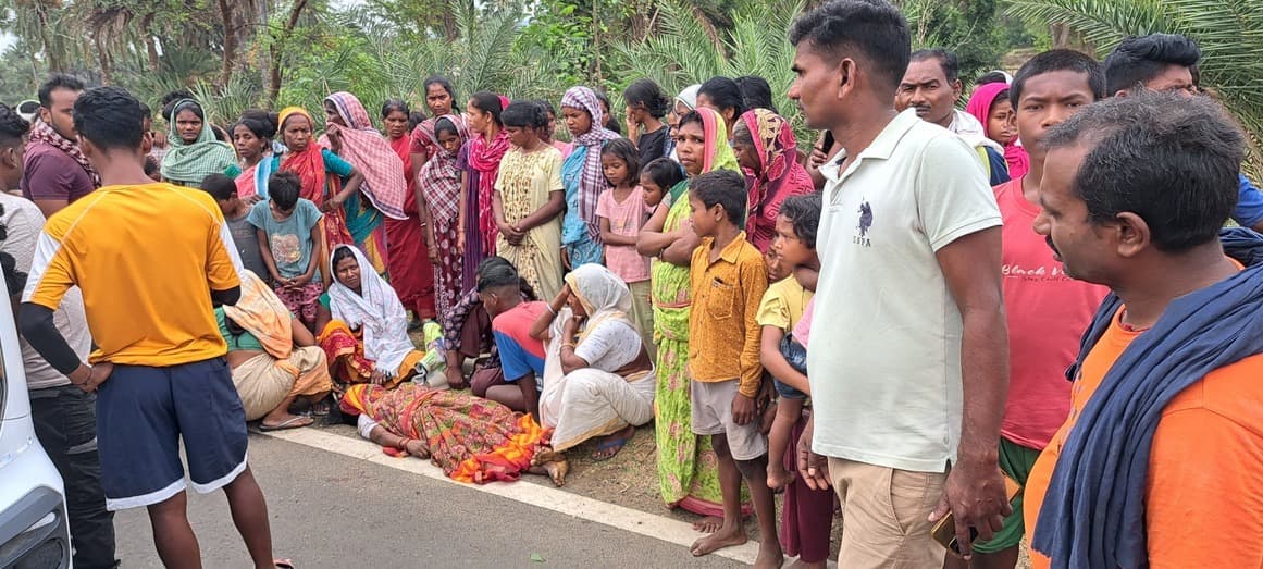 तेज रफ्तार पिकअप की चपेट में आने से महिला की मौत, टेंपो चालक घायल