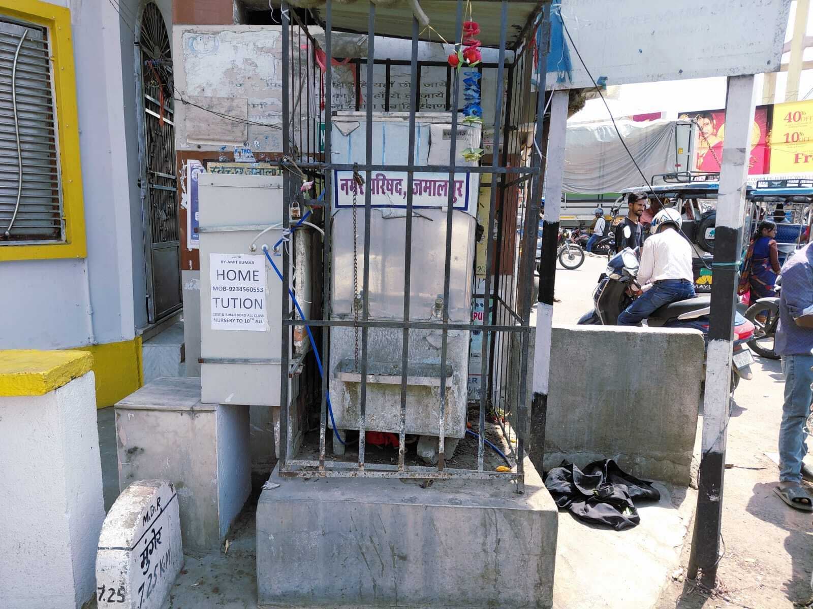 Munger जमालपुर नगर परिषद क्षेत्र के कई स्थानों पर बने प्याऊ के वाटर कूलर खराब