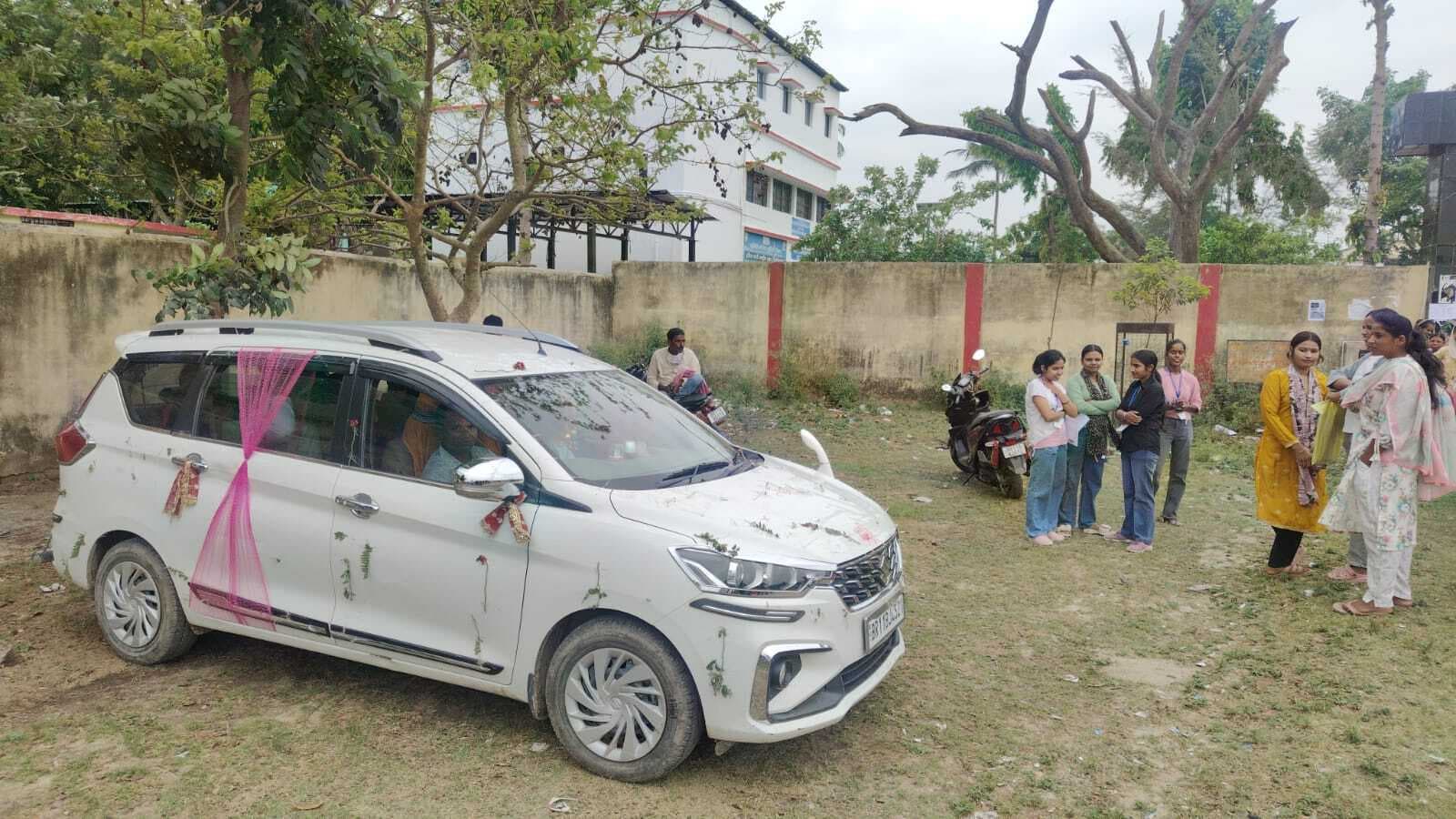 Purnea शादी के अगले ही दिन दुल्हन पहुंची परीक्षा केंद्र, पूर्णिया कॉलेज में दिया थर्ड सेमेस्टर एग्जाम