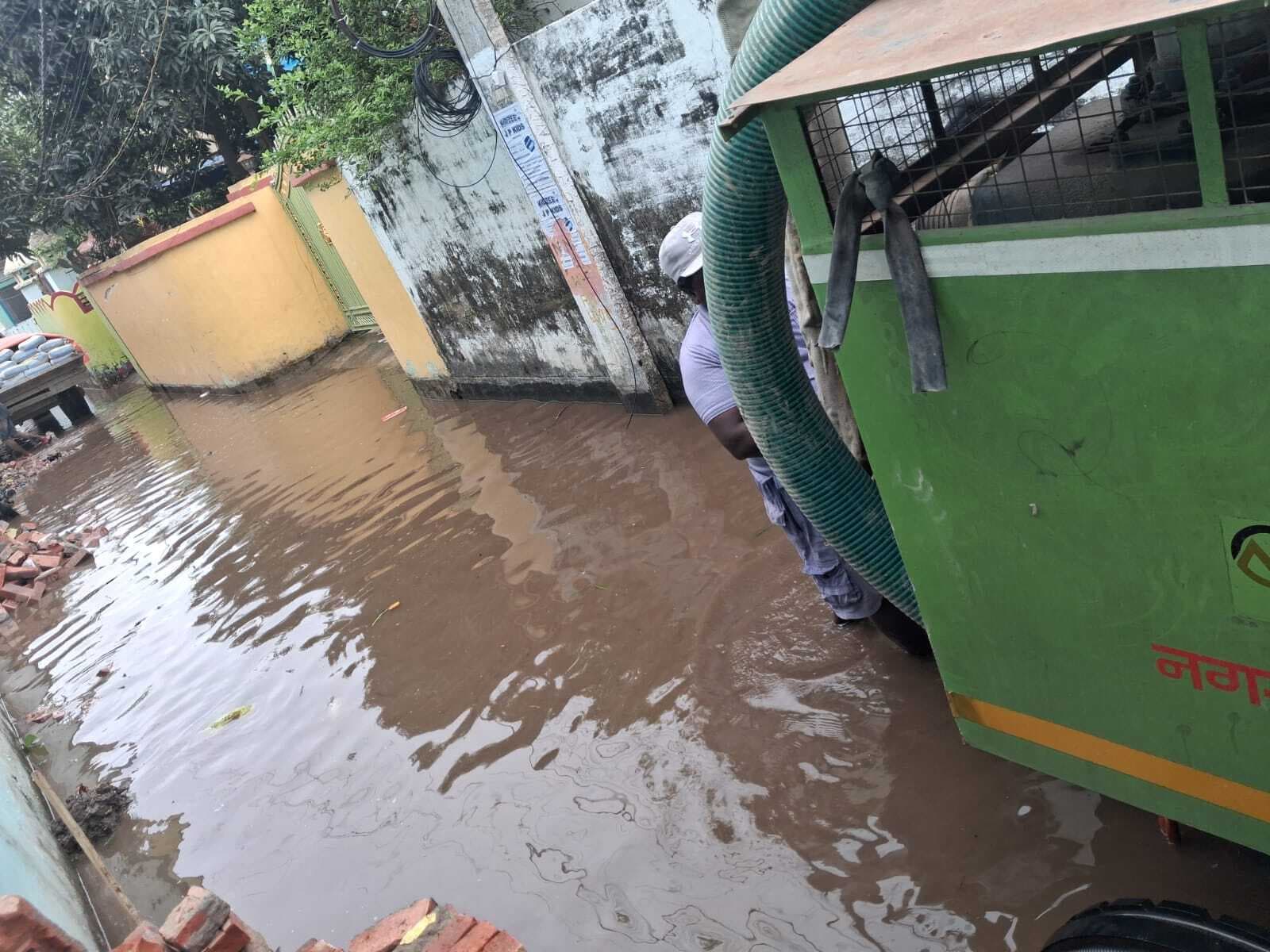 Purnea भारी बारिश के बाद पूर्णिया नगर निगम ने लगाई मशीनरी, जलजमाव से  मिली राहत