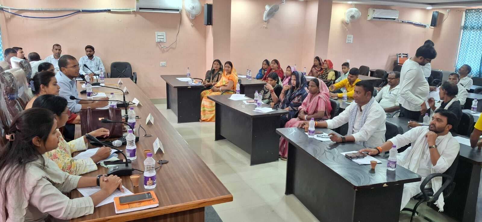 Banka पंचायत समिति की बैठक में जनप्रतिनिधि के प्रतिनिधि को सदन से किया बाहर