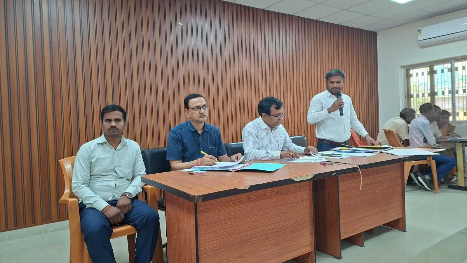 Lakhisarai स्व-गणना को लेकर आंगनबाड़ी सेविकाओं व पर्यवेक्षकों को दिया गया प्रशिक्षण