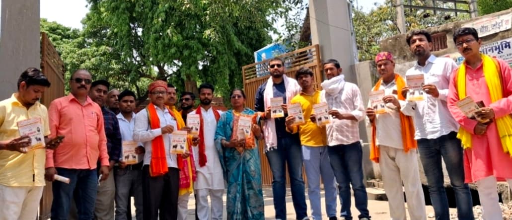 गोमाता को राष्ट्रीय पशु घोषित करने की मांग, हस्ताक्षर युक्त ज्ञापन सौंपा