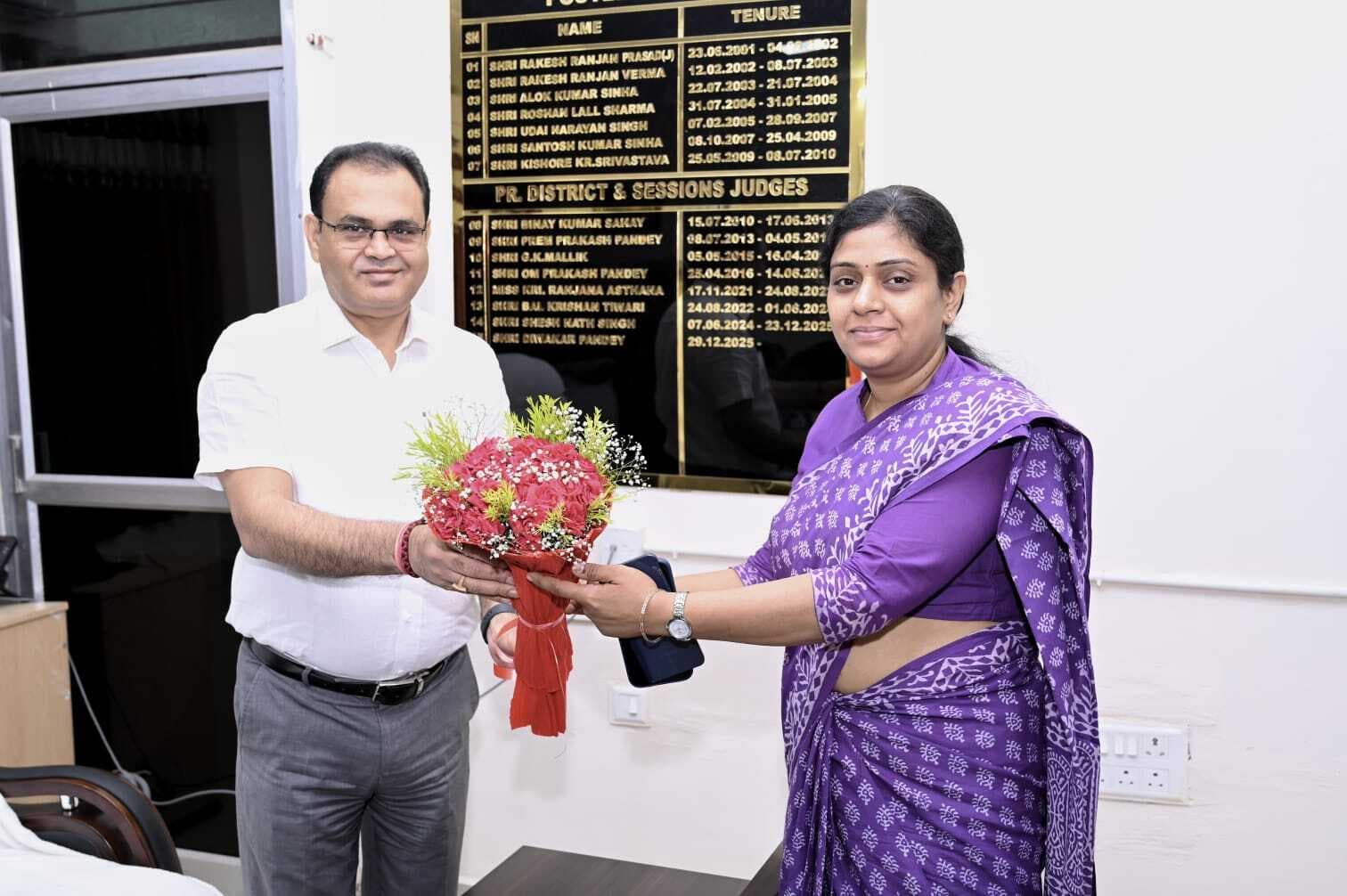 डीसी ने की पीडीजे से शिष्टाचार भेंट, विधिक जागरुकता पर हुई चर्चा