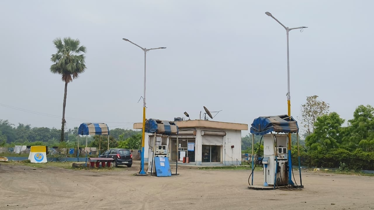 पेट्रोल-डीजल की किल्लत से उपभोक्ता परेशान