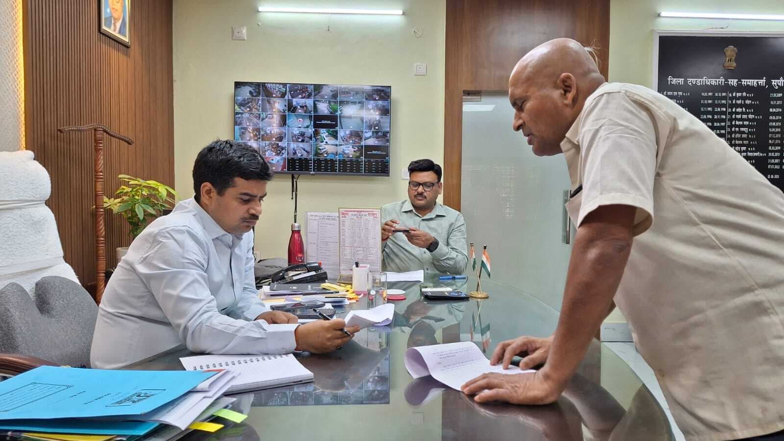 जनता दरबार में 10 आवेदन मिले,  त्वरित कार्रवाई के निर्देश