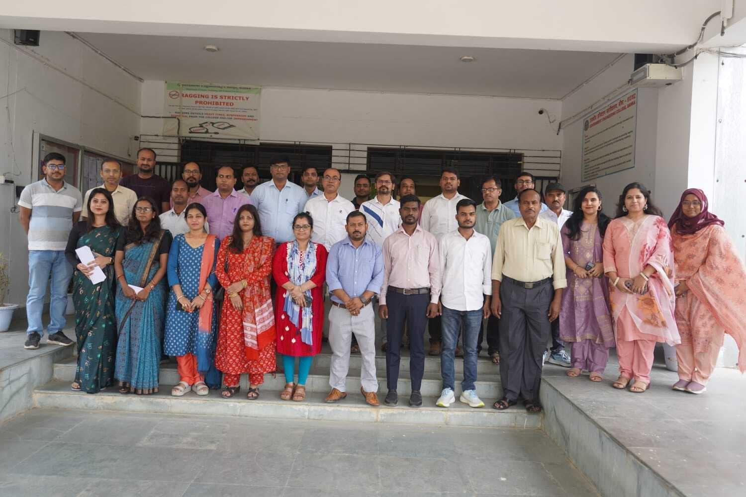 विद्यार्थियों के शैक्षणिक प्रदर्शन, व्यवहार व सुधार की संभावनाओं पर चर्चा