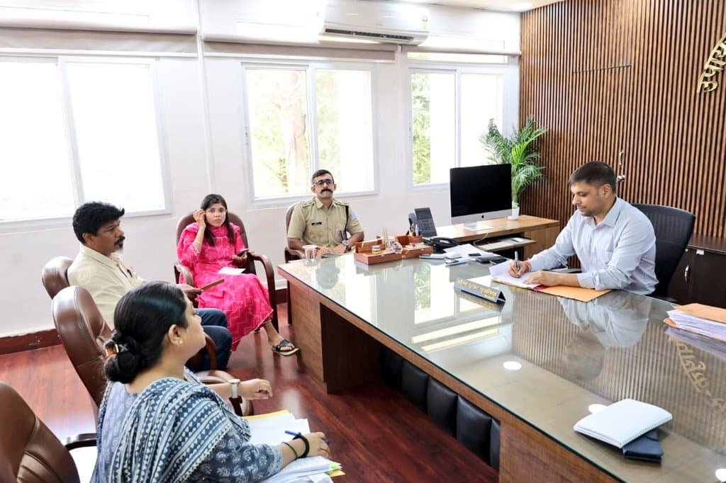नीट, यूजी परीक्षा के संचालन को लेकर उपायुक्त ने की बैठक