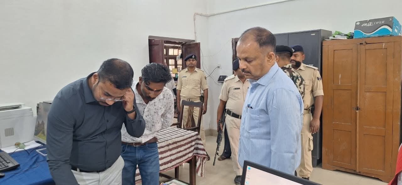 निरीक्षण में अधिकांश कार्यालय से गायब मिले अधिकारी व कर्मी