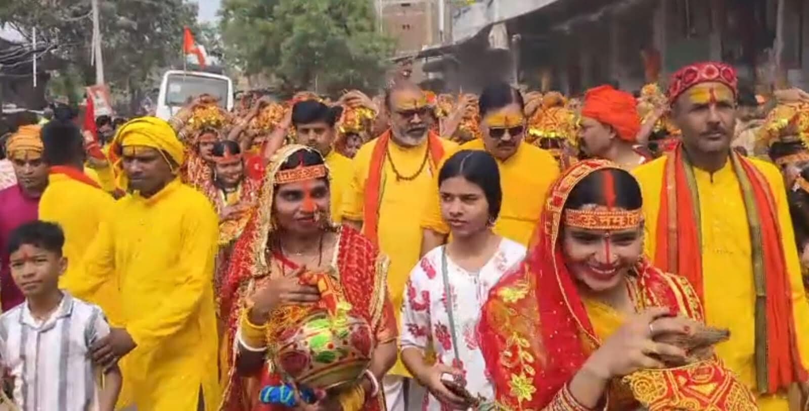 भव्य कलश शोभायात्रा के साथ शिव प्राणप्रतिष्ठा महायज्ञ शुरू