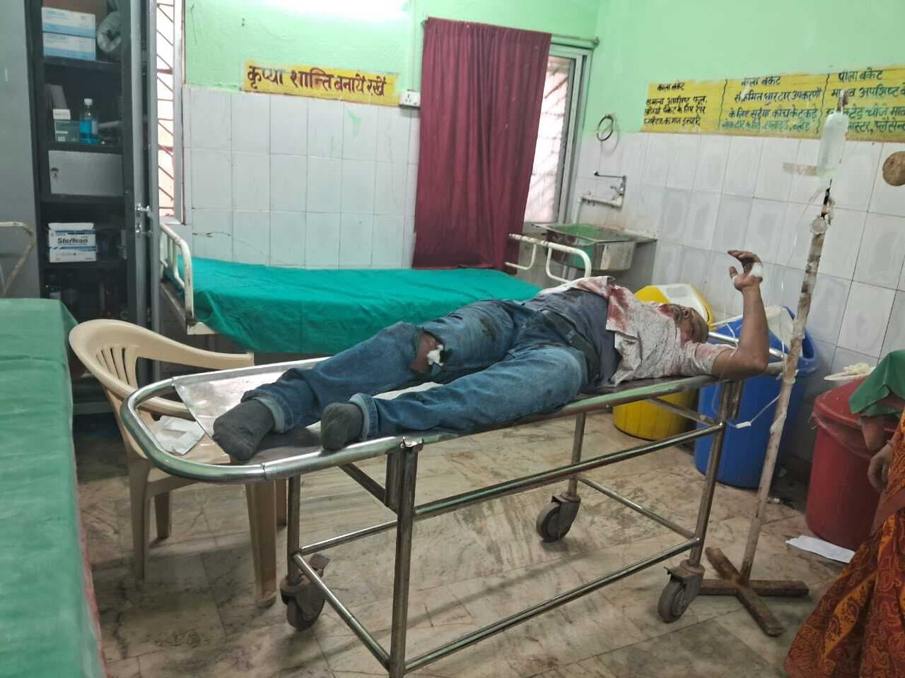 ट्रक के धक्के से स्टेशन मास्टर गंभीर रूप से घायल, रेफर