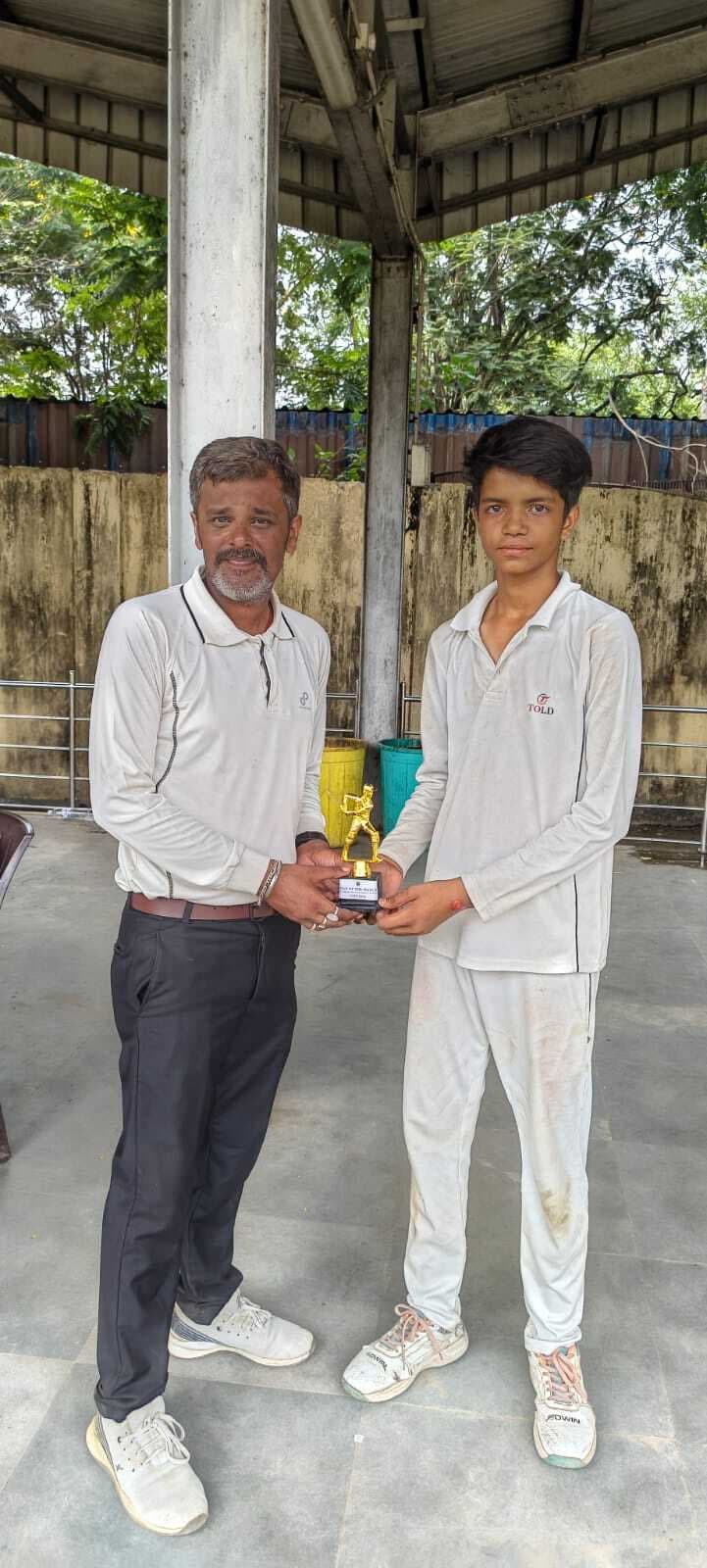 Jsca b division :आदित्य मिश्रा की घातक गेंदबाजी, हिना एलायड जीता