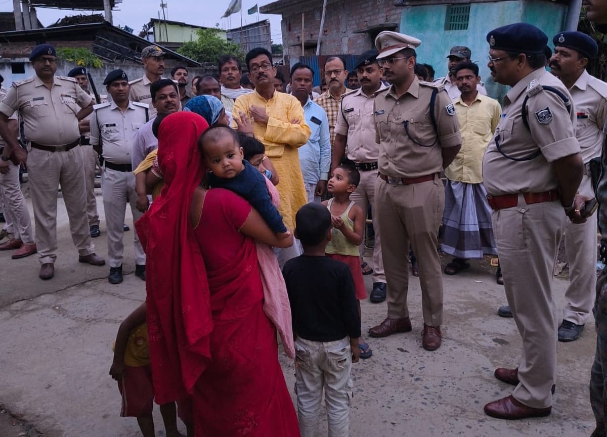 रहमानपुर डबल मर्डर केस: एसपी ने किया घटनास्थल का निरीक्षण