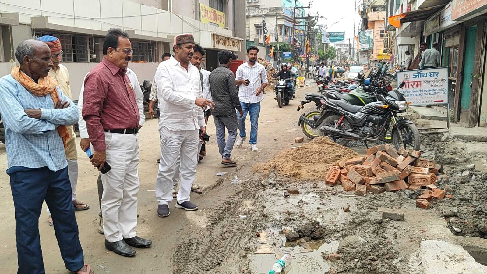 बिना किसी ठोस मास्टर प्लान के कार्य होने से पूरा शहर हो गया है अस्त- व्यस्त- सांसद प्रतिनिधि