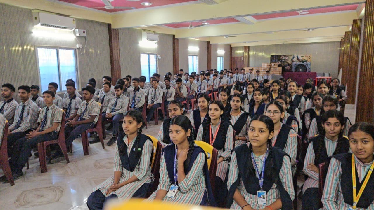 Jamui युवा संवाद में विद्यार्थियों को मिला जीवन मूल्यों का संदेश