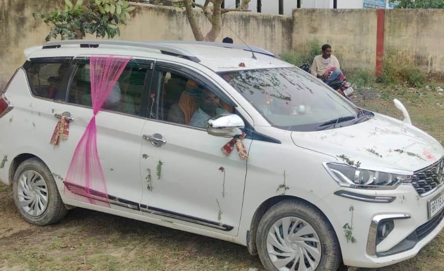 शादी के अगले ही दिन थर्ड सेमेस्टर परीक्षा देने पूर्णिया कॉलेज पहुंच छात्रा ने कायम की मिसाल