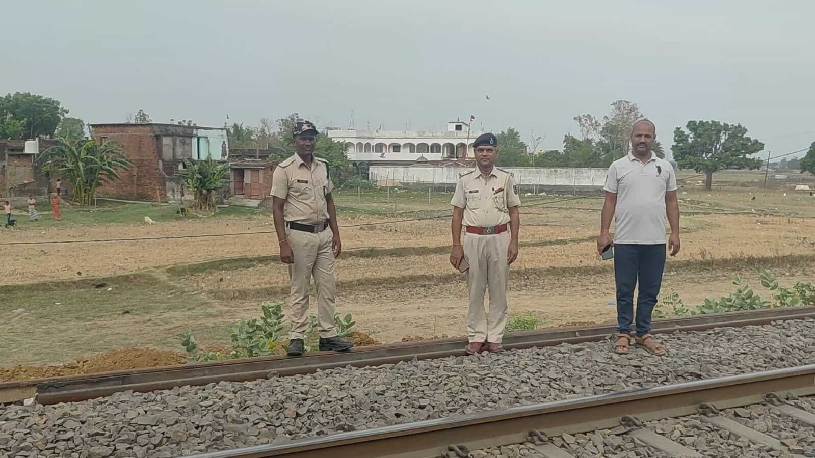 जमुई स्टेशन पर ट्रेन से कटकर महिला की मौत