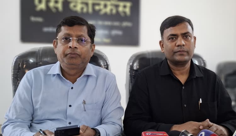 प्रशासन ने  योजनाओं पर बढ़ायी निगरानी, विधि-व्यवस्था पर भी बरती जा रही सख्ती