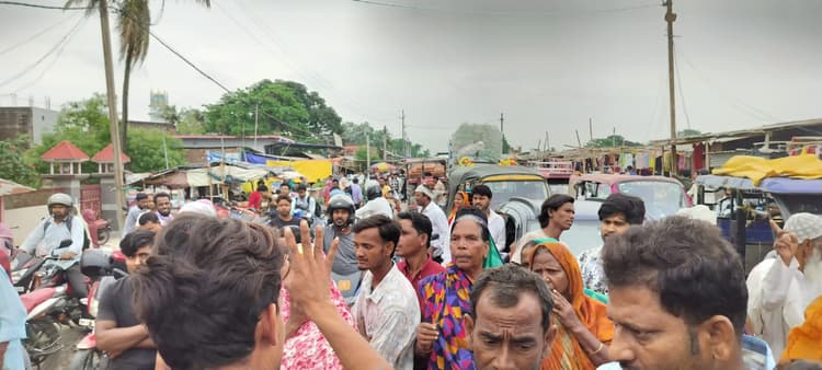 सीएसपी संचालक ने डकारे 269 खाताधारकों के 2.90 करोड़ रुपये, सड़क जाम व प्रदर्शन