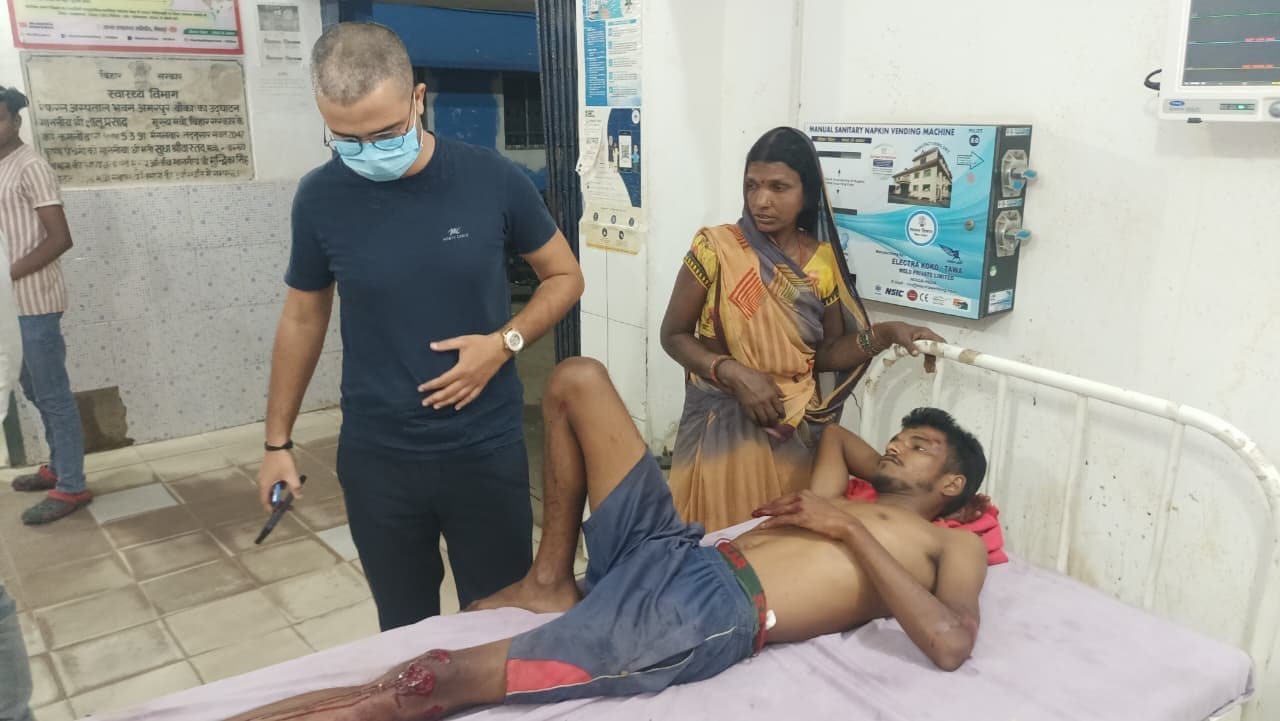 सड़क हादसे में युवक घायल, भागलपुर रेफर