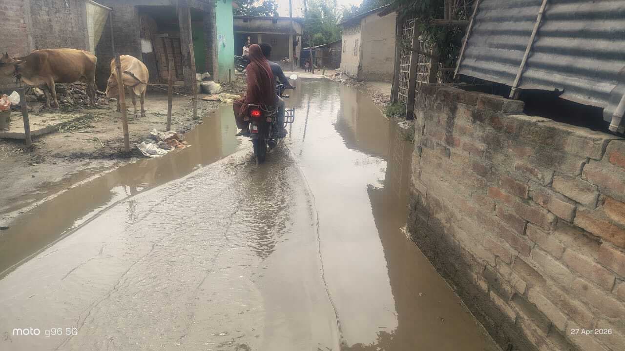 जल-जमाव के कारण ग्रामीणों में आक्रोश