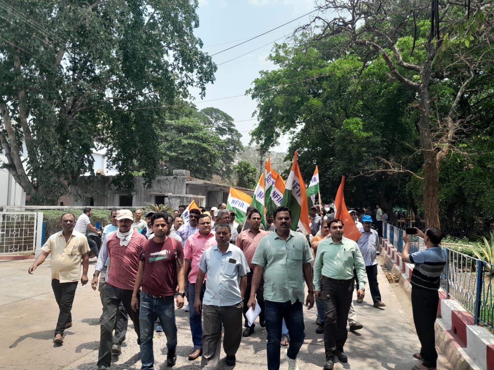 चुनाव ड्यूटी से नाराज चिरेकाकर्मियों ने प्रबंधन के खिलाफ खोला मोर्चा