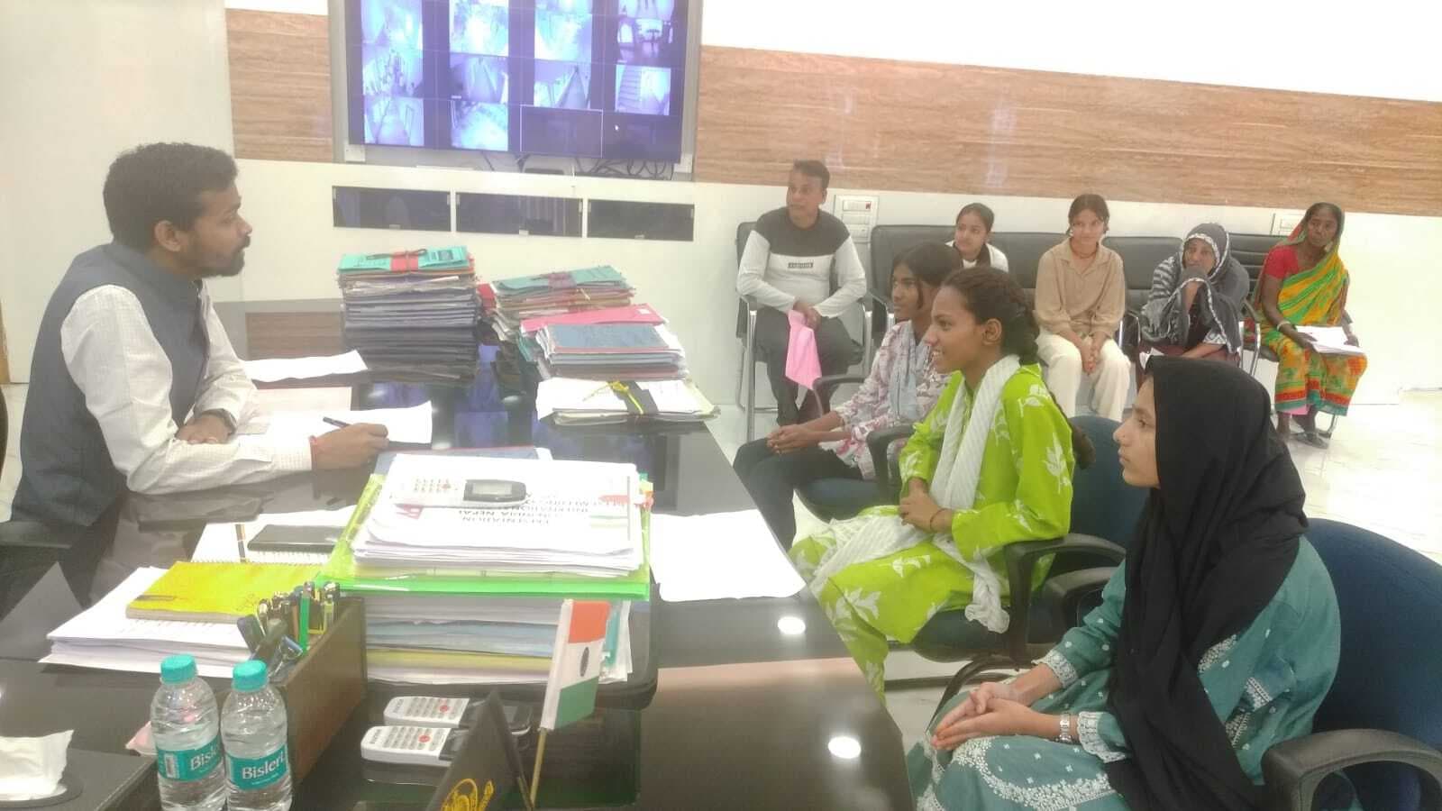 ''सबका सम्मान-जीवन आसान'' को लेकर डीएम सख्त, अधिकारियों को दिये निर्देश