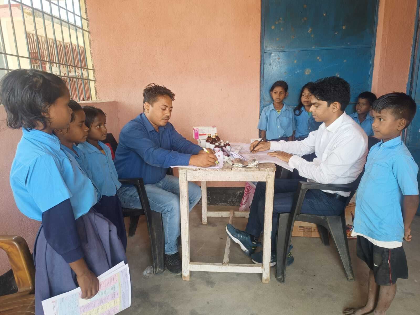 विद्यालय में बच्चों के स्वास्थ्य का किया गया परीक्षण