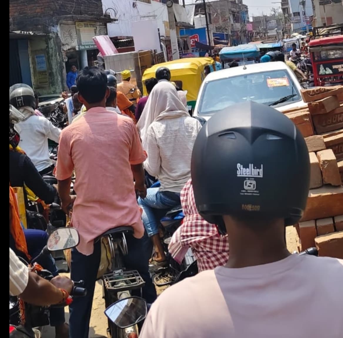 सोनो में जाम से नहीं मिल रही निजात, बाजार की सड़क तक रहता है जाम