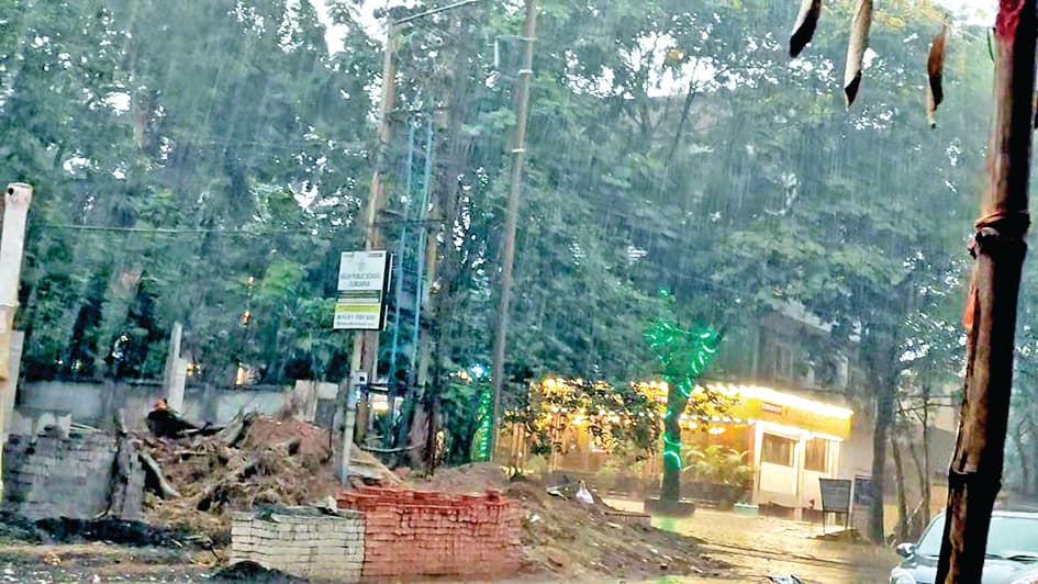 तेज गर्मी के बाद बारिश से मिली राहत, दुर्गापुर में बदला मौसम का मिजाज
