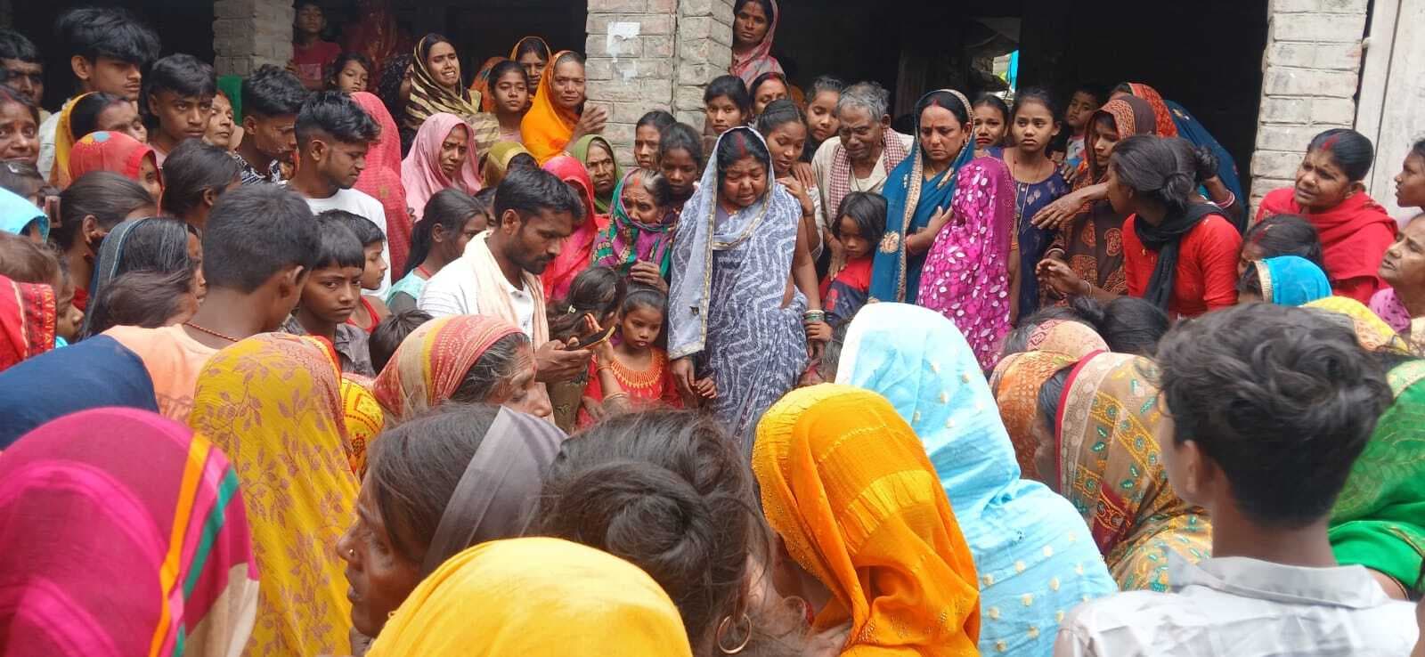 दुल्हन की विदाई से पहले पिता की छत से गिरकर हुई मौत, बेटी की डोली से पहले उठी अर्थी