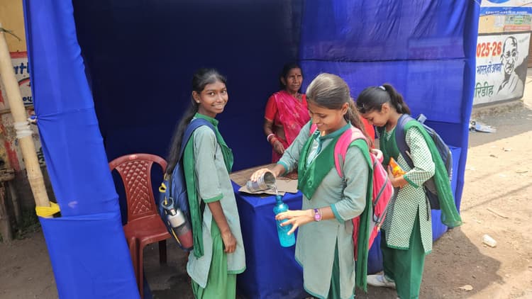 GIridih News :धूप की बढ़ी जलन, गर्मी ढा रही सितम