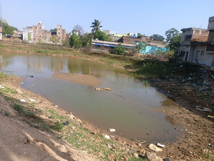 Giridih News :गर्मी से जनजीवन अस्त व्यस्त, सूख रहे जलस्रोत