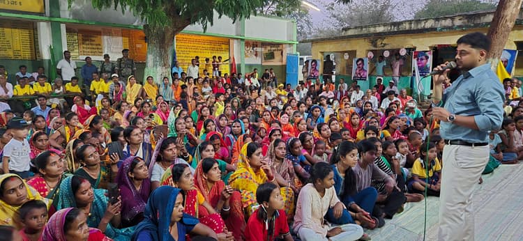 Dhanbad News: बागवानी और पशुपालन से स्वावलंबी बनें : उपायुक्त