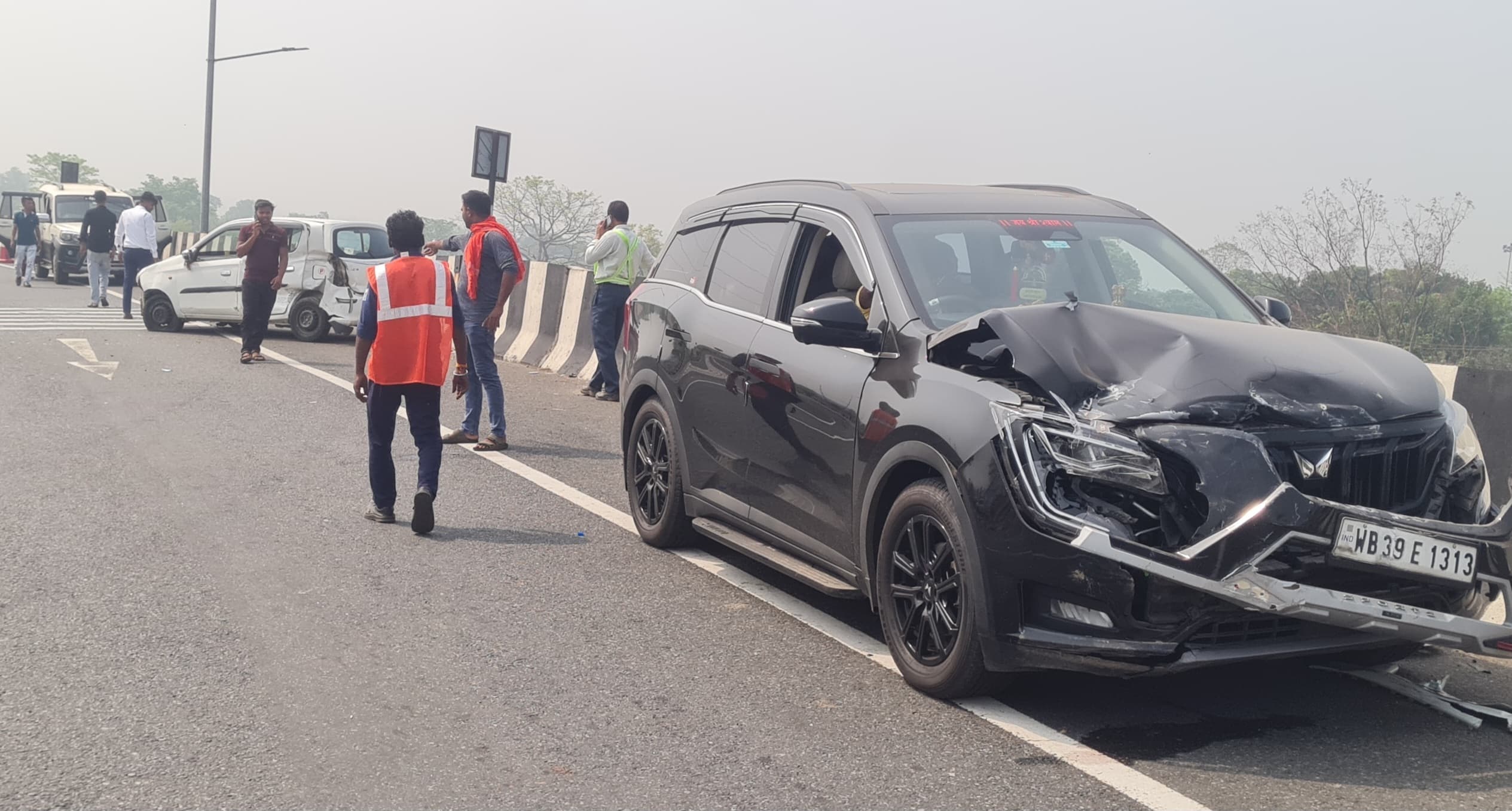 Dhanbad News: तेज रफ्तार कार बुलेट और दो वाहनों से टकरायी, सात घायल