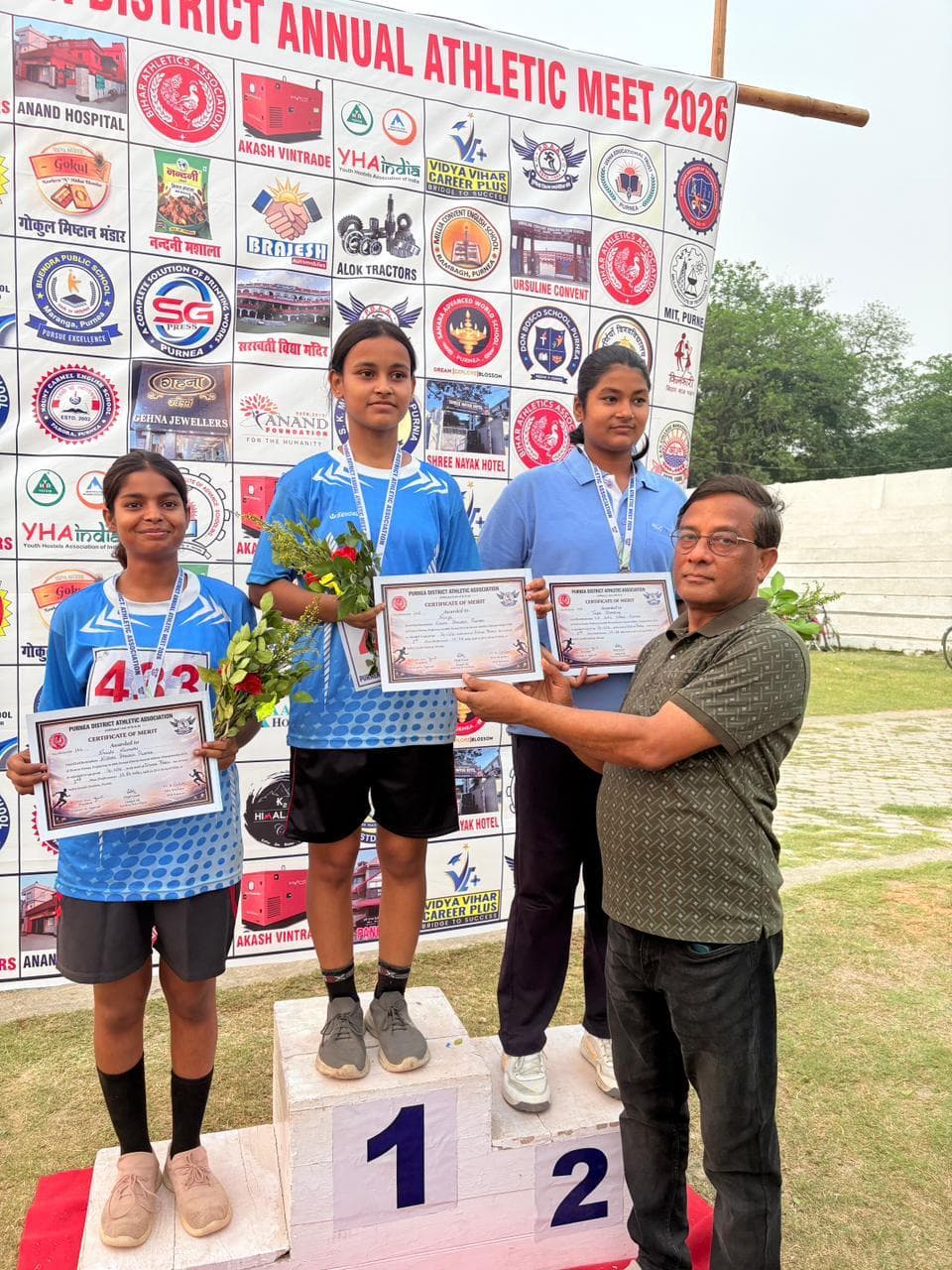 PURNIA  एथलेटिक्स में दो-दो गोल्ड मेडल हासिल कर नाव्या ने बढ़ाया मान